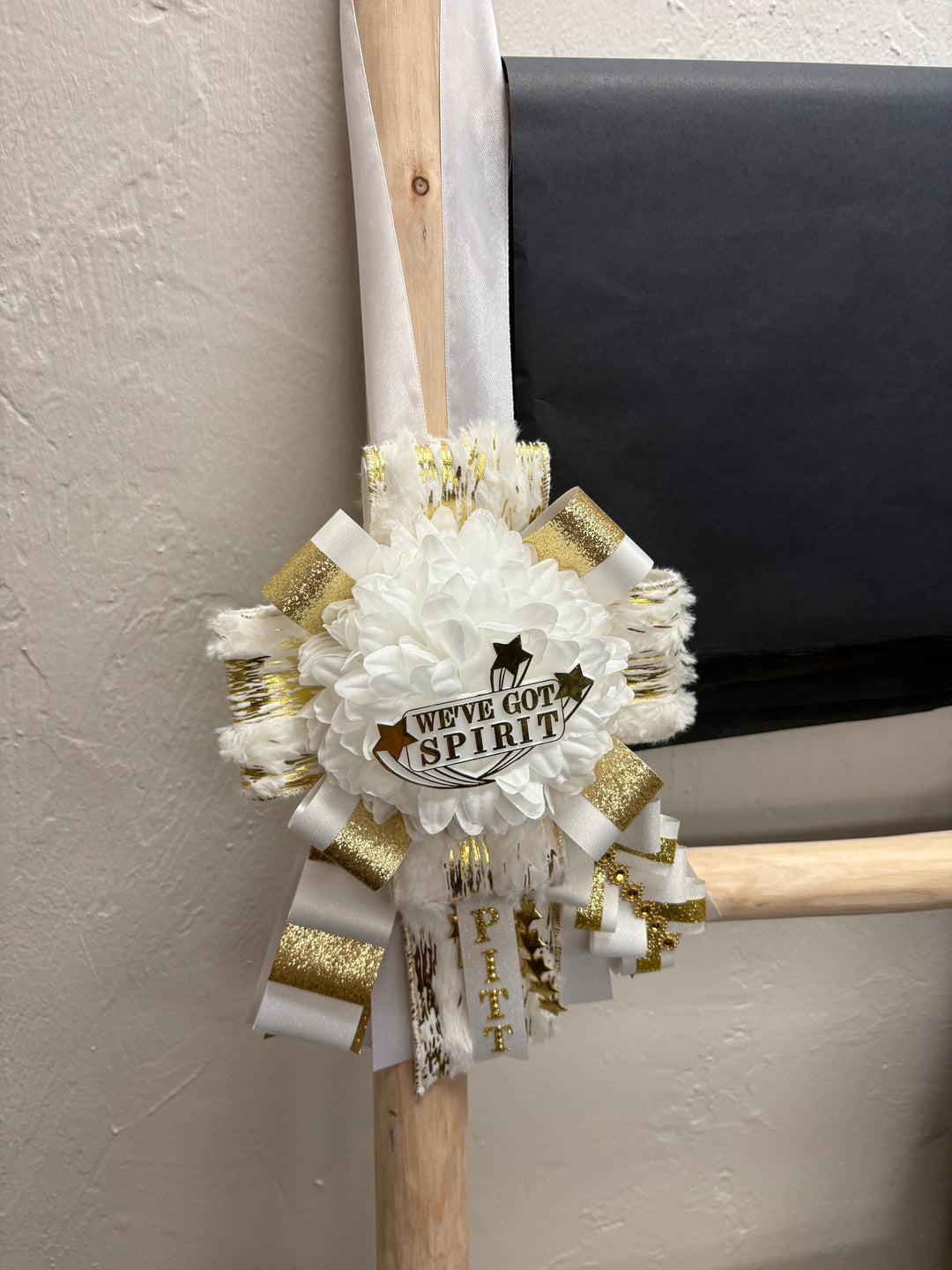 White & Gold Spirit Mum